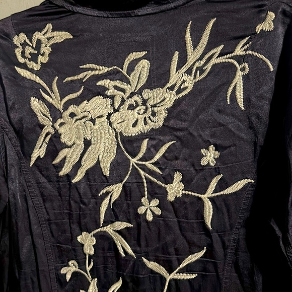 Johnny Was jacket with embroidery front and back 2 pockets to the front - Picture 8 of 8